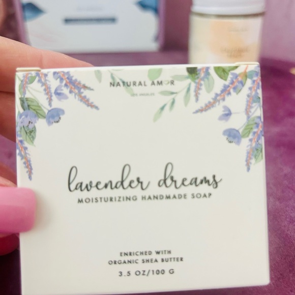 🌸Spa 5 piece gift set. Set includes soap, clay mask, bath salt, candle eye mask - Picture 10 of 13